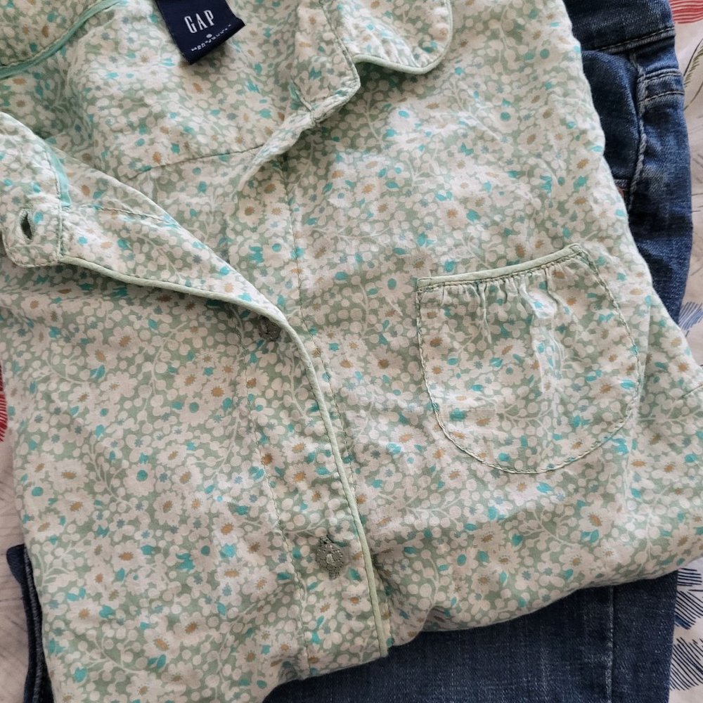 GAP S,  Cute Floral Print, button down,  Very Lightweight Cotton